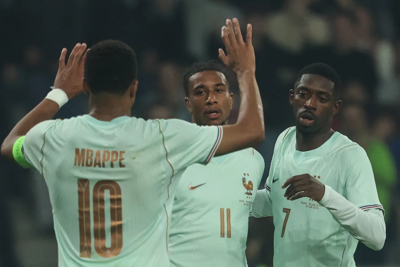 Cựu tuyển thủ quốc tế: Pháp nên để Dembele chơi ở trung tâm và Mbappe ở cánh trái mà không hy sinh người đoạt Quả bóng Vàng