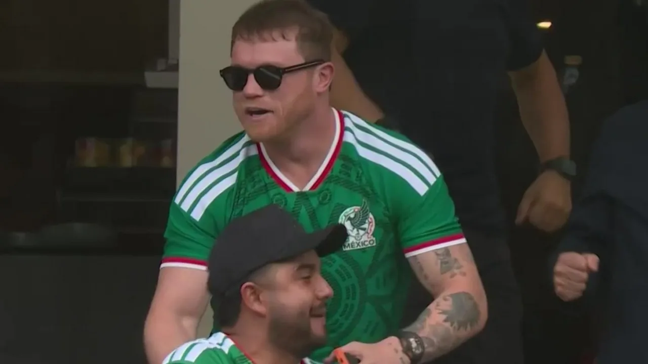 Bị ảnh hưởng bởi nhà vô địch quyền anh? Nhà vô địch quyền anh người Mexico Canelo Alvarez theo dõi trực tiếp trận khai mạc World Cup
