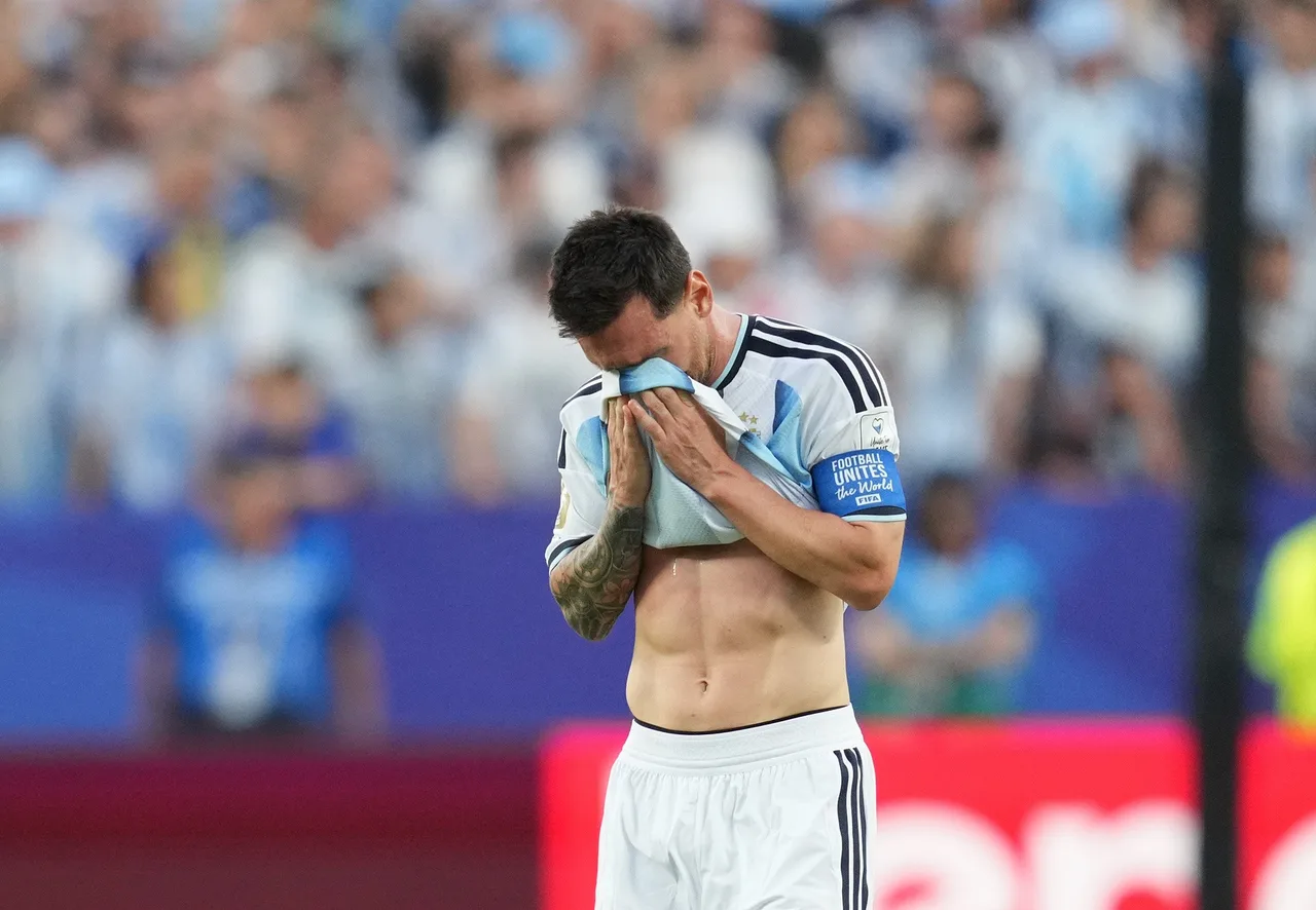 Messi rơi nước mắt sau khi ghi bàn! Bild xác nhận: Bố 68 tuổi của Messi đang chống chọi với bệnh hiểm nghèo từ tháng 1 năm nay