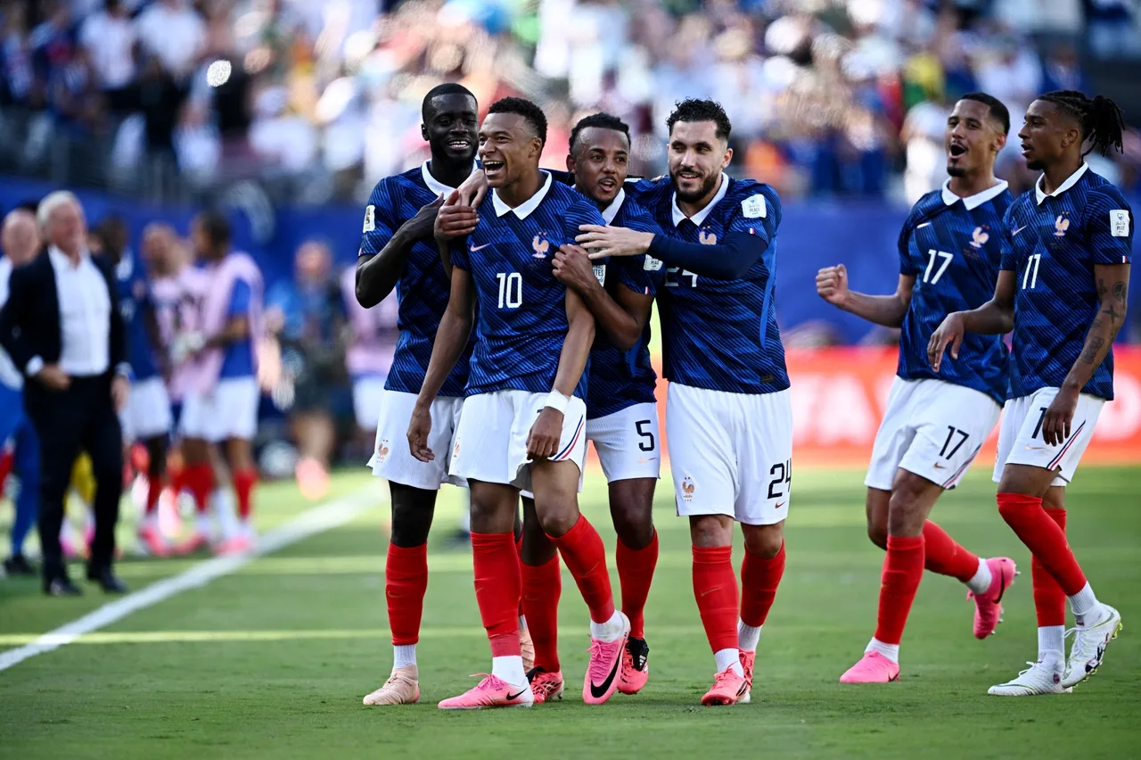 Mbappe lên tiếng trong giờ nghỉ, tuyển Pháp bừng tỉnh để hạ Senegal 3-1