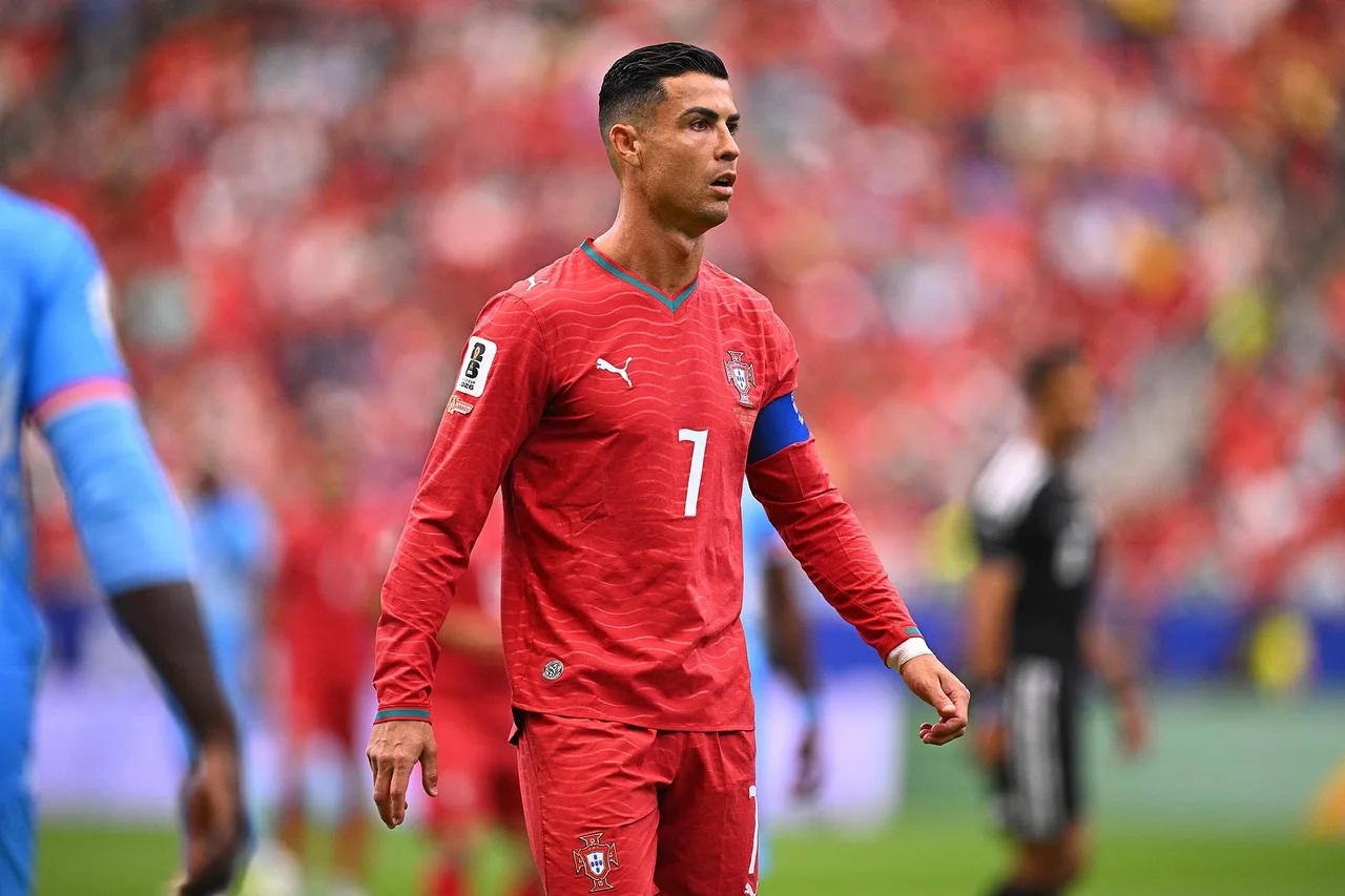 Cay! TA nhận xét về màn trình diễn của Ronaldo: Anh như làn khói trên sân; sự vắng mặt của anh ấy vì án treo giò là tốt hơn cho đội