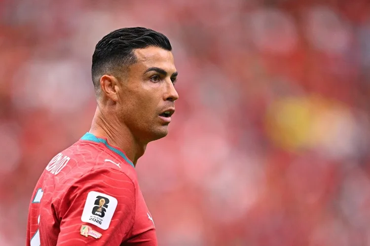 TA: Cristiano Ronaldo đáng bị mắng, nhưng Martinez gặp vấn đề lớn hơn. Những sai lầm chiến thuật sau này là mối nguy hiểm tiềm ẩn nghiêm trọng hơn.