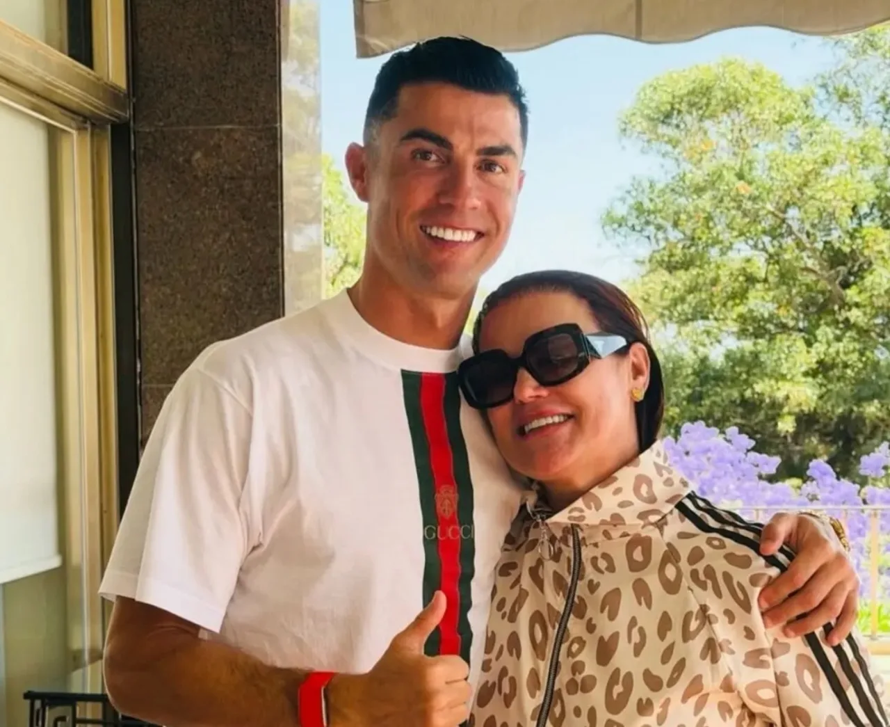 Chị gái chuyển tiếp tường thuật fan yêu cầu đồng đội tôn trọng Ronaldo: Không tôn trọng gia đình, vô ơn