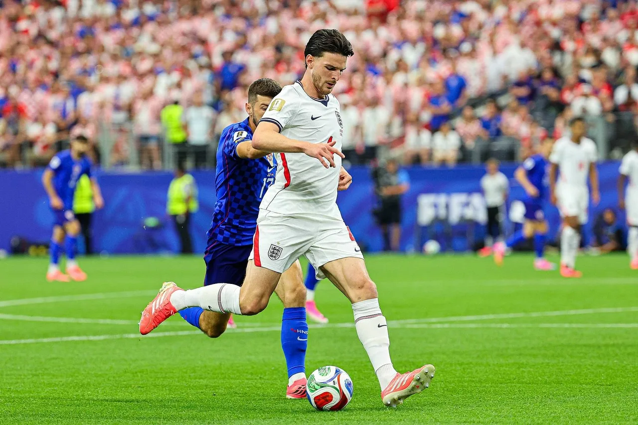 Sky Sports: Rice lộ chấn thương gân khoeo, Neville bày tỏ lo ngại