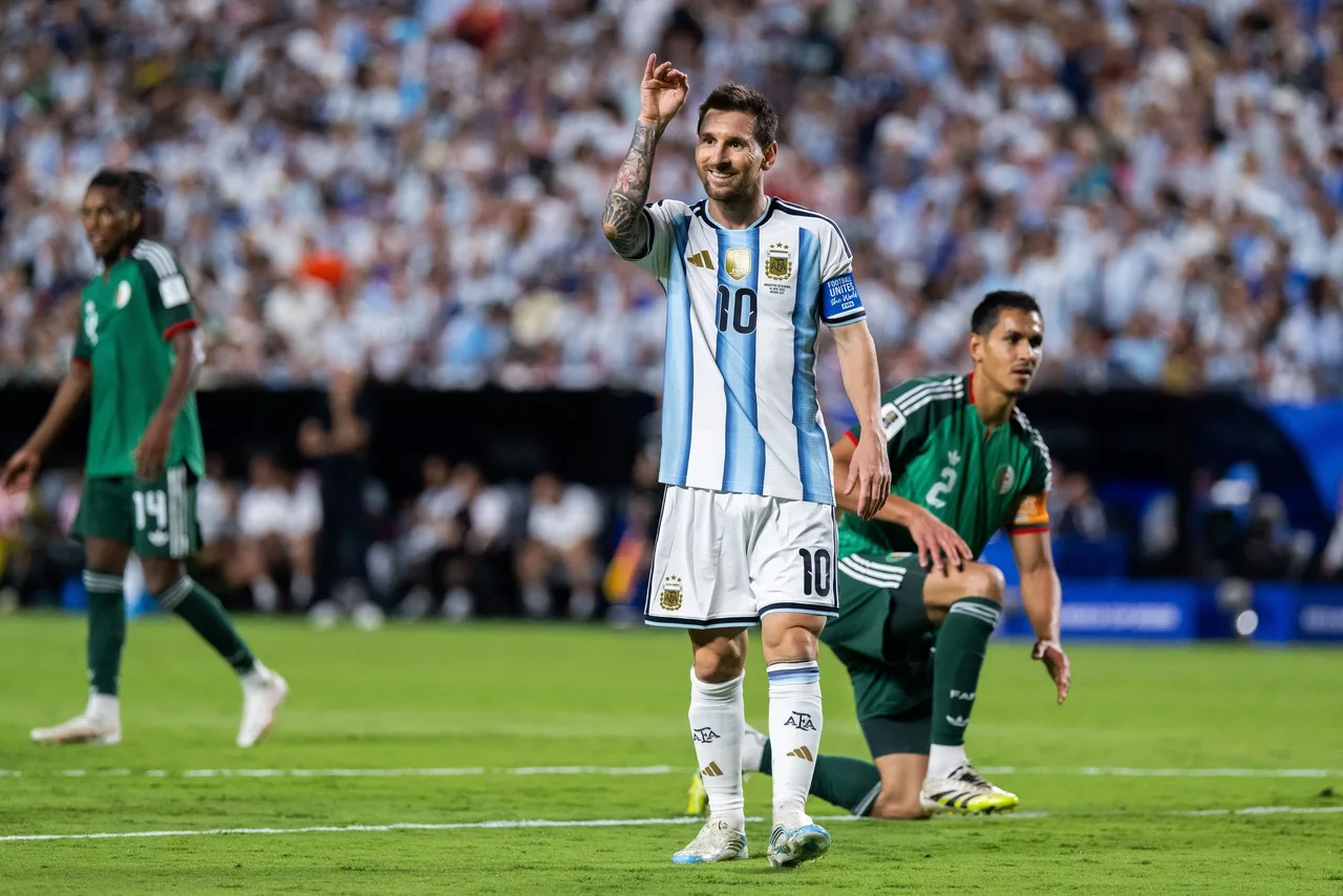 TA: Đối với Messi, anh ấy phải được chọn vào đội tuyển quốc gia dựa trên khả năng của mình. Anh ấy không coi việc tham gia ở Hoa Kỳ, Canada và Mexico là điều hiển nhiên.
