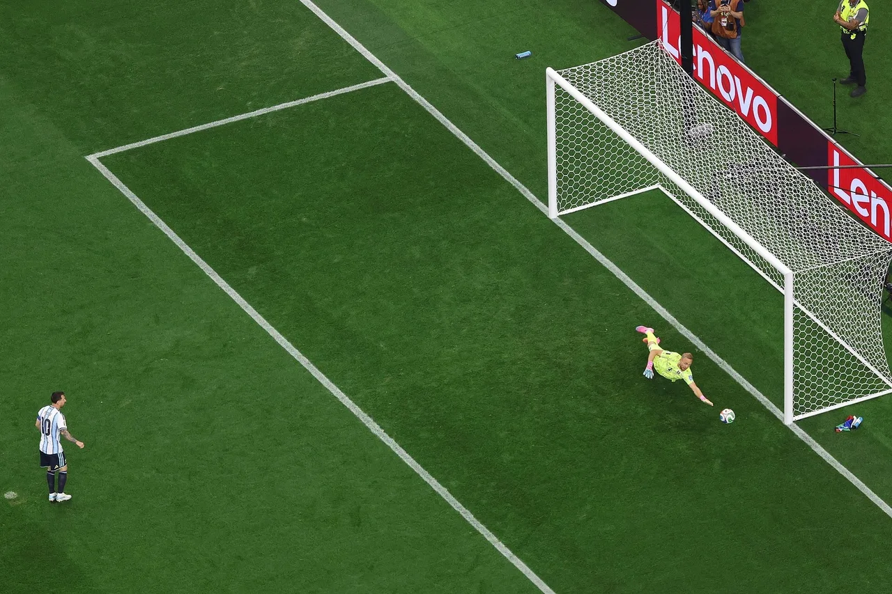 Thế mạnh penalty vẫn là điểm hiếm hoi Messi chưa thật sự vượt trội