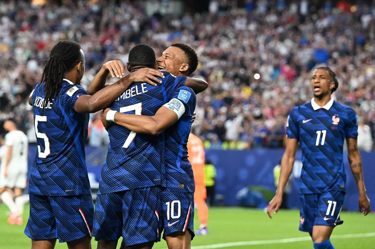 Báo đội chấm điểm đội tuyển Pháp: Tổng điểm 6, Mbappé có điểm 8 cao nhất đội, Dembele Olise có điểm 7