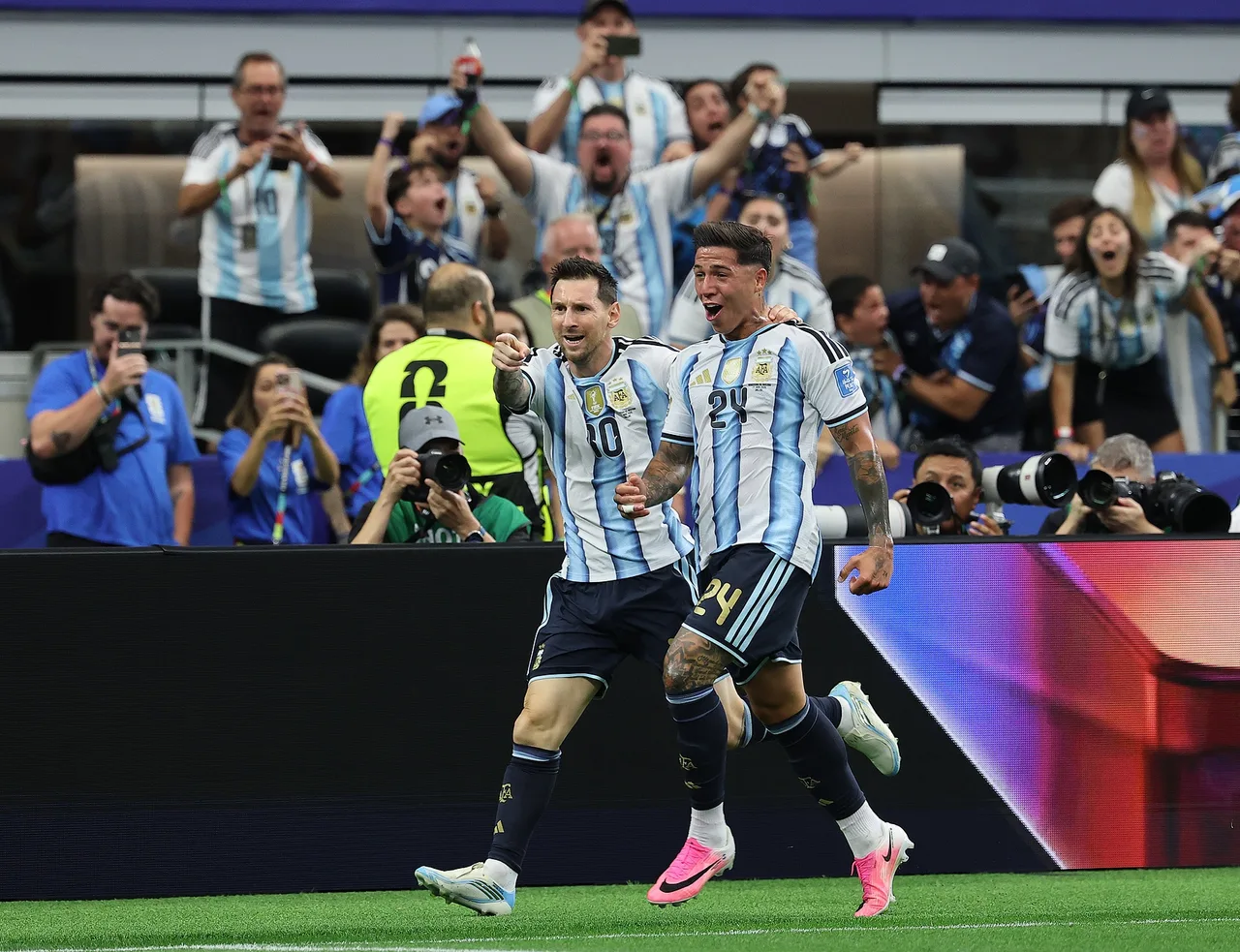 TyC Sports: Argentina cho thấy đẳng cấp của một tập thể vô địch, không chỉ được định nghĩa bởi Messi