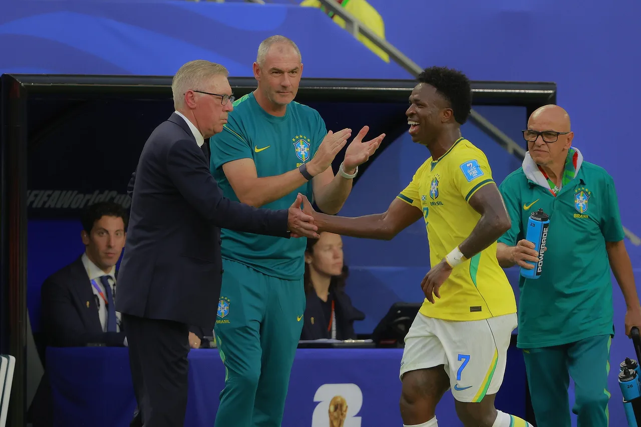 Ancelotti: Đối với tôi, Vinicius là đỉnh cao. Anh ấy không di chuyển nhiều khi không có bóng và xử lý bóng tốt hơn.
