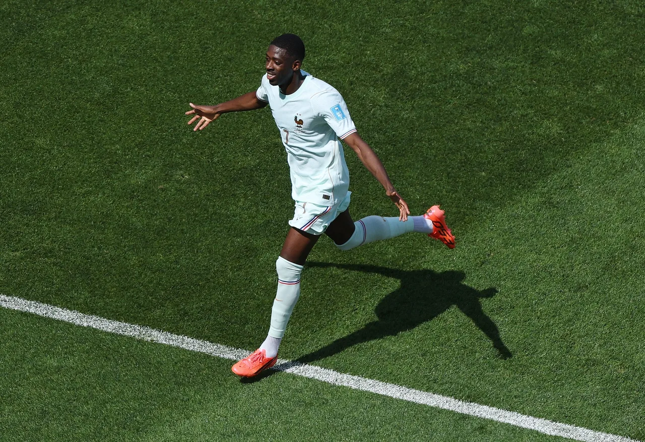 Dembele lập hat-trick cho Pháp, gia nhập danh sách hiếm của lịch sử World Cup