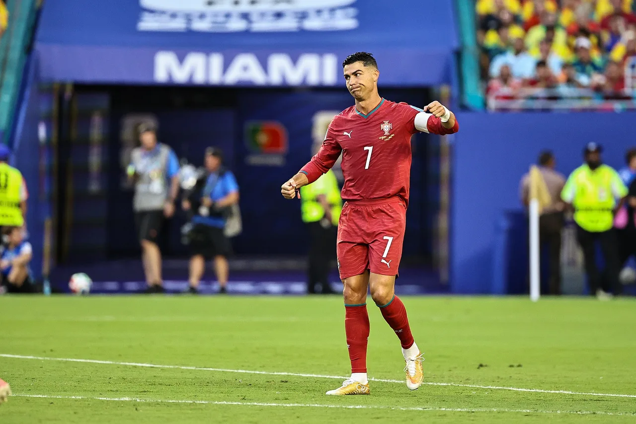 TA: Cristiano Ronaldo vừa là huyền thoại vừa là hạn chế của Bồ Đào Nha. Martinez cần có những điều chỉnh cần thiết
