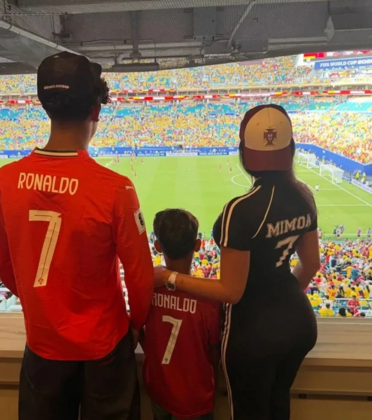 Georgina tới sân cổ vũ Ronaldo, đồng thời giới thiệu thương hiệu thời trang riêng