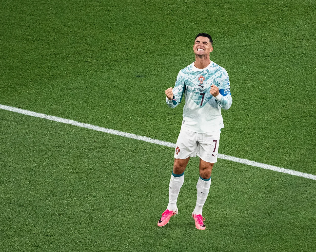Thủ tướng Bồ Đào Nha ca ngợi Ronaldo sau chiến thắng trước Croatia