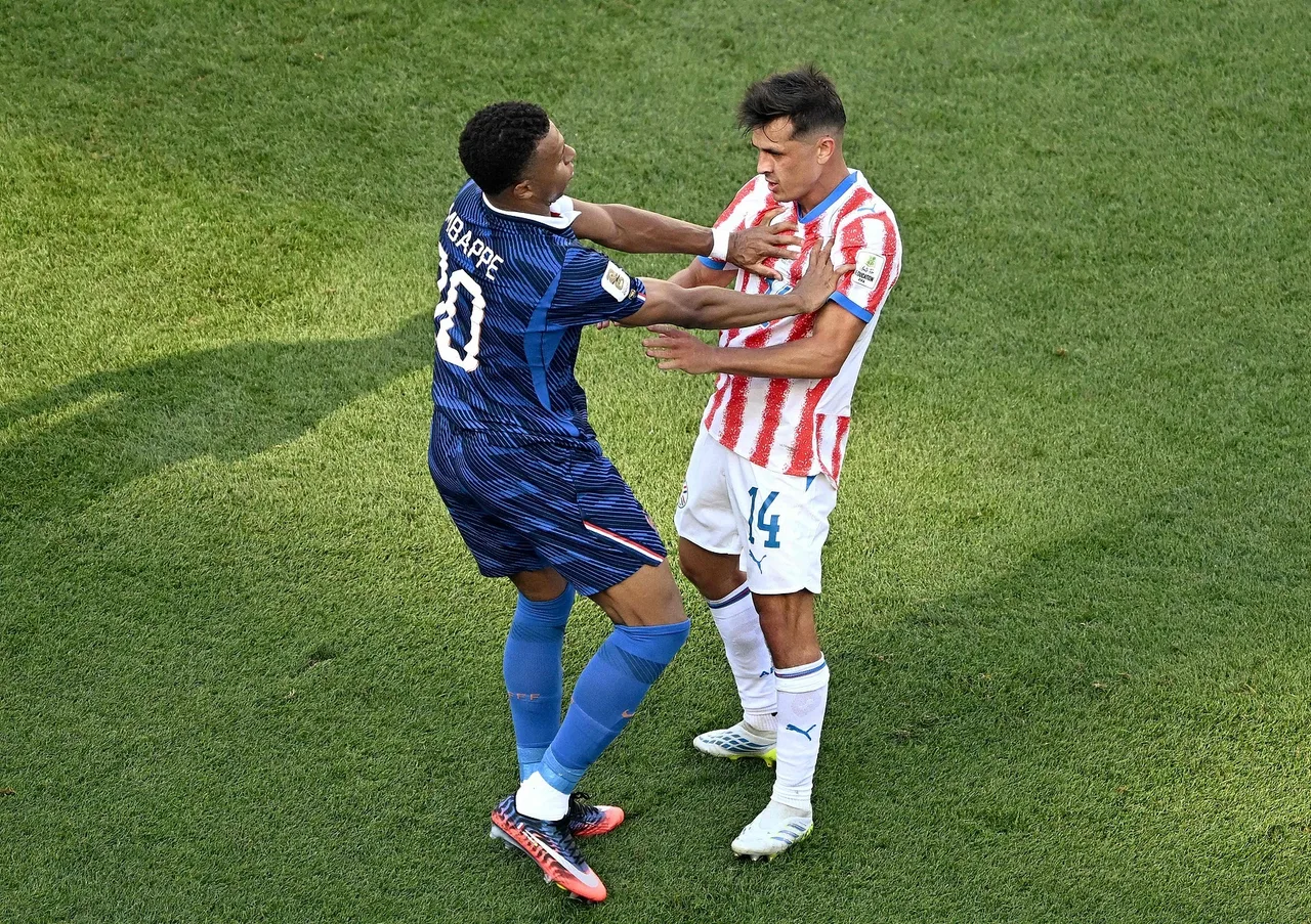 Mbappe được khen bản lĩnh sau trận Pháp hạ Paraguay