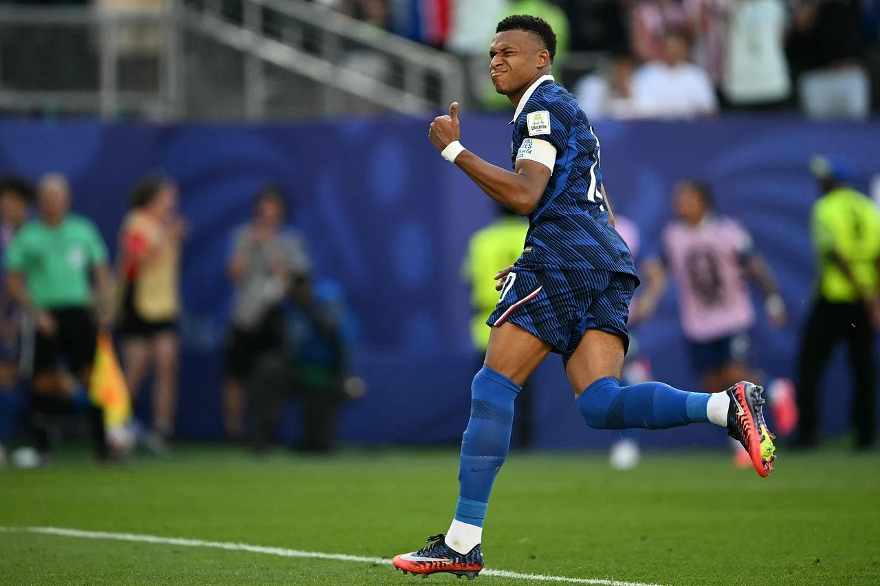 Mbappe ghi 7 bàn sau 5 trận, cùng tuyển Pháp lần thứ 3 liên tiếp vào tứ kết World Cup