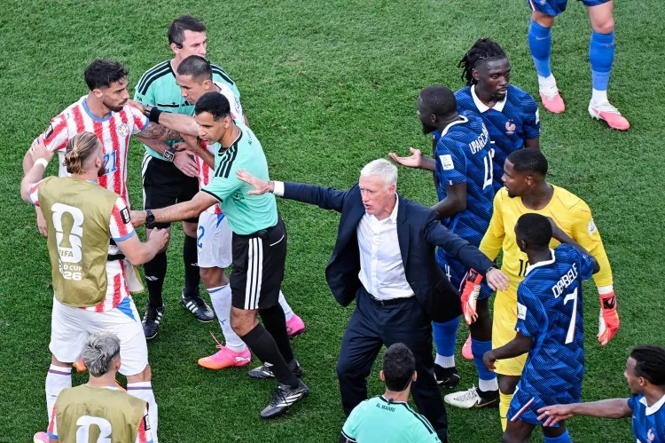 L'Equipe bình luận Pháp loại Paraguay: Xấu mặt đầy mặt, Mappe bị đối thủ khiêu khích, gây mâu thuẫn sau trận