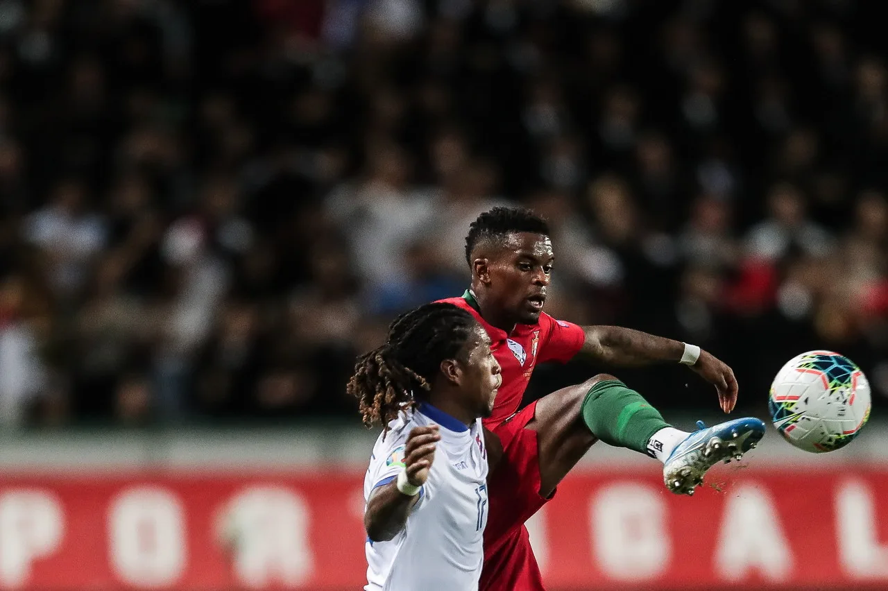 Đồng đội chưa tạo đủ cơ hội cho Ronaldo? Semedo: Chúng ta đã ra ngoài rồi, chẳng ích gì mà cứ mãi nghĩ về chuyện này