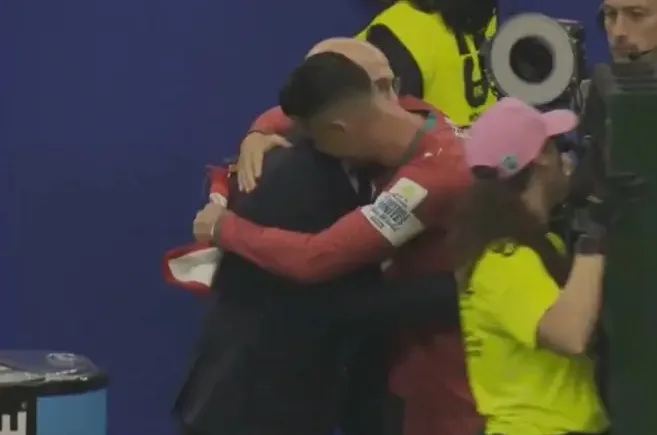 HLV De la Fuente ca ngợi Ronaldo là hình mẫu cho cầu thủ trẻ