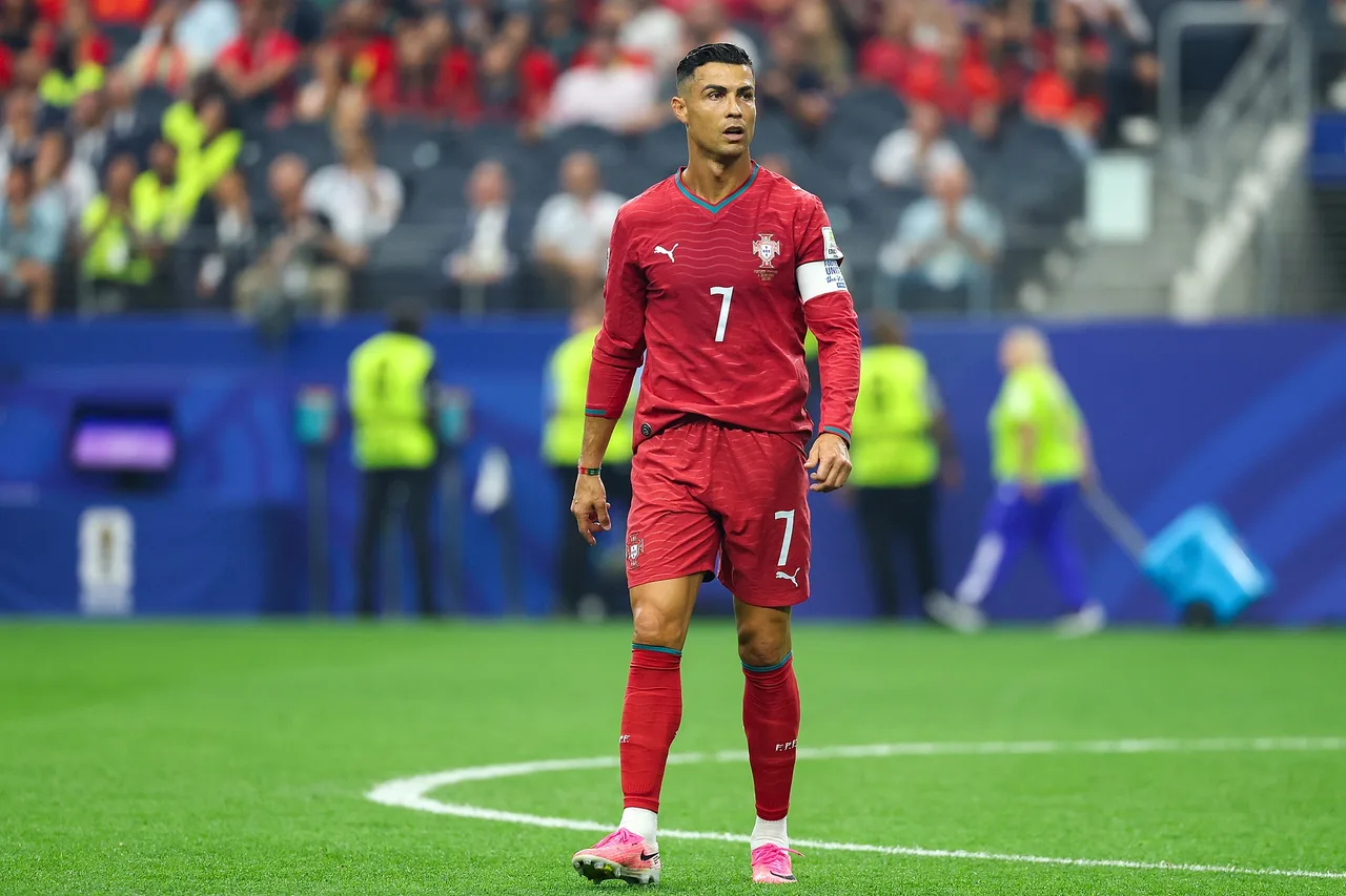 Ủng hộ Ronaldo! Richards: Cách mọi người đối xử với Melo thực sự là tiêu chuẩn kép, vấn đề nằm ở huấn luyện viên
