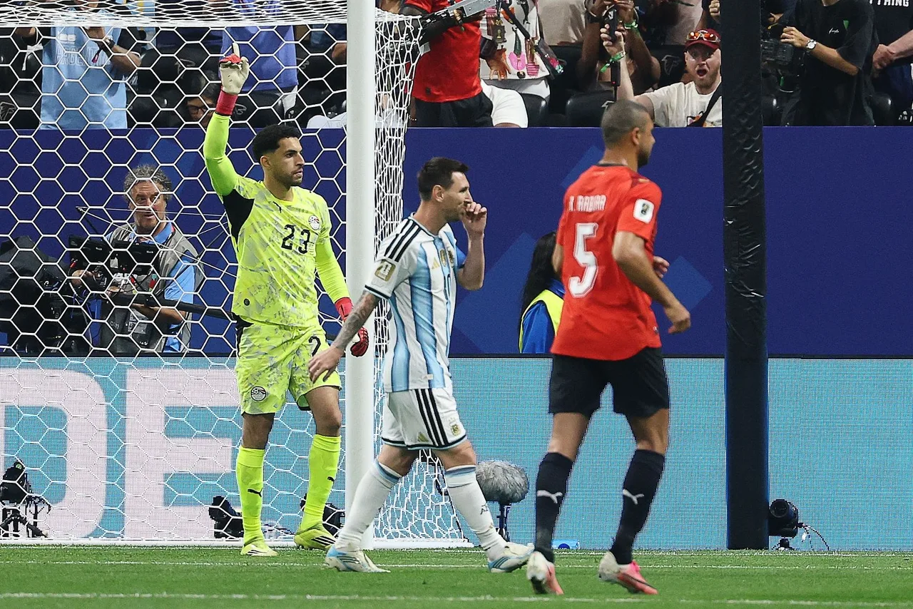 Marca ghi lại những khoảnh khắc gây tranh cãi ở World Cup: Argentina 3-2 Ai Cập có tên trong danh sách Messi không nhận thẻ sau pha vào bóng từ phía sau