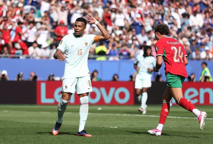 Keane cho rằng Mbappe chịu bất lợi vì phải chờ quá lâu trước quả phạt đền