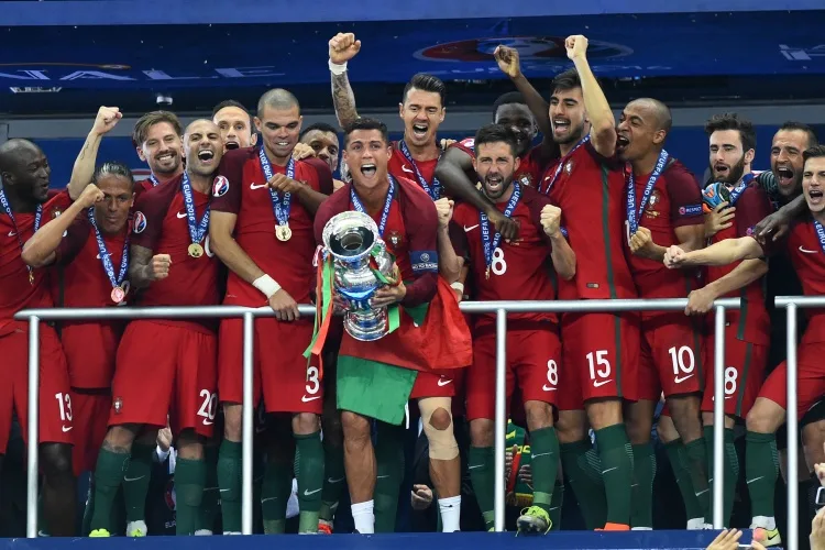 Fernando Santos: muốn Bồ Đào Nha vô địch, phải giải phóng Ronaldo khỏi nhiệm vụ phòng ngự