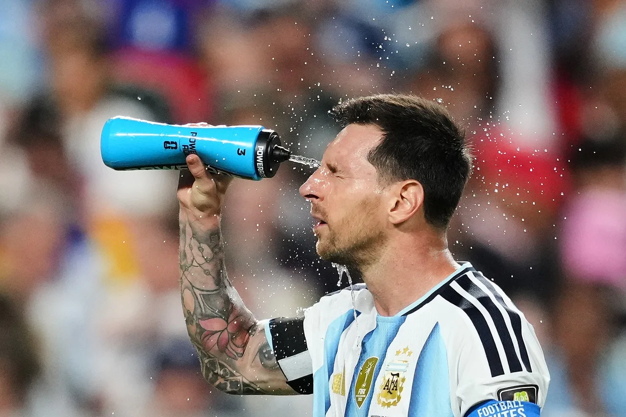 Messi nối dài bộ sưu tập kỷ lục World Cup sau khi Argentina loại Thụy Sĩ và vào bán kết