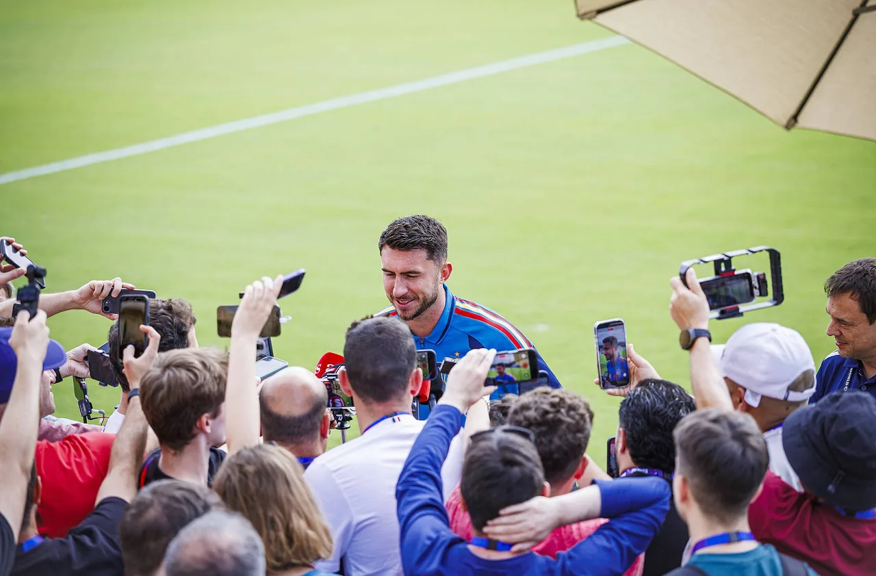 Laporte không hối tiếc khi chọn Tây Ban Nha, đồng thời tiếc cho cái kết World Cup của Cristiano Ronaldo