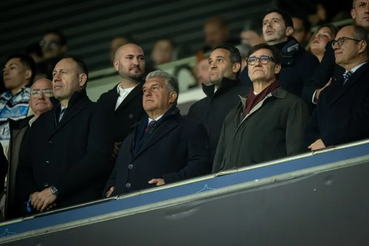 Laporta: Ký hợp đồng với Adeyemi không có nghĩa là từ bỏ Rafinha. Chiến thuật của Argentina rất phù hợp với Messi