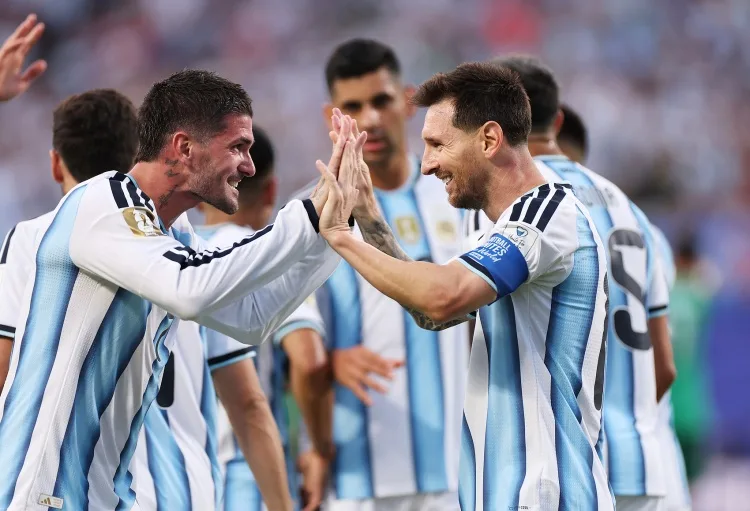 De Paul: Điều vui nhất là thấy Messi thật sự tận hưởng World Cup này