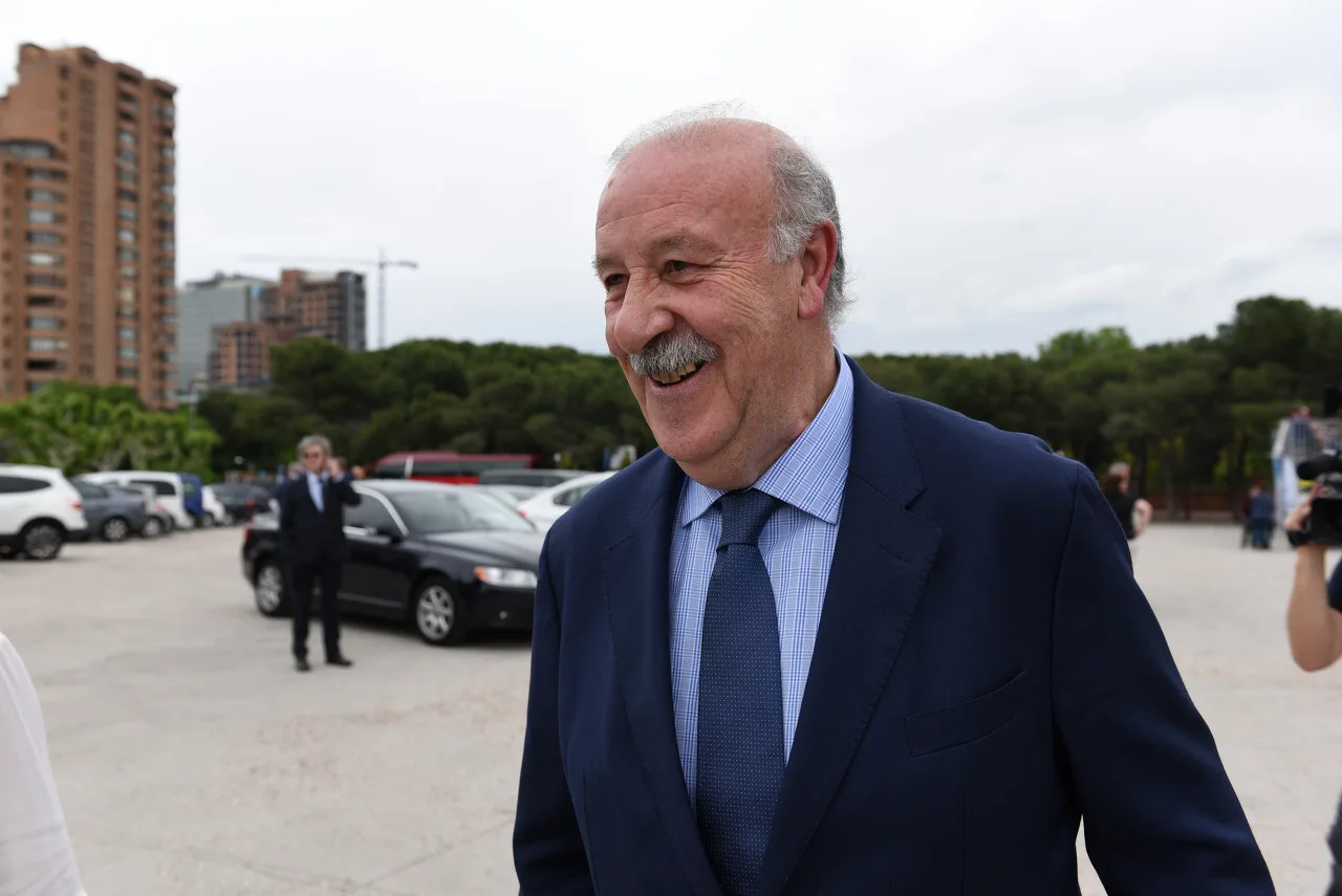 Del Bosque: Tôi cảm thấy Messi sẽ di chuyển sang cánh phải và Tây Ban Nha sẽ đánh bại Argentina bằng 2-1