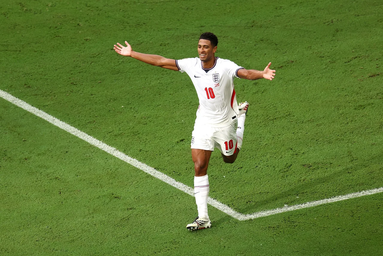 Bellingham trở thành cầu thủ dự bị thứ hai trong lịch sử World Cup rê bóng thành công 5 lần trọn vẹn