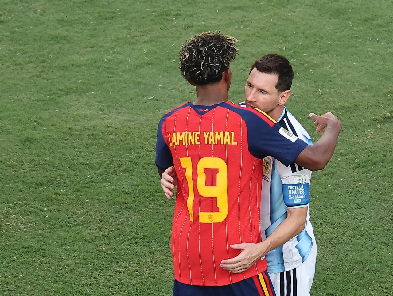 Bị Tây Ban Nha đàn áp! Người gác đền: Argentina quá phụ thuộc vào Messi, Romero cùng các cầu thủ khác rời sân, hàng thủ thiếu ổn định