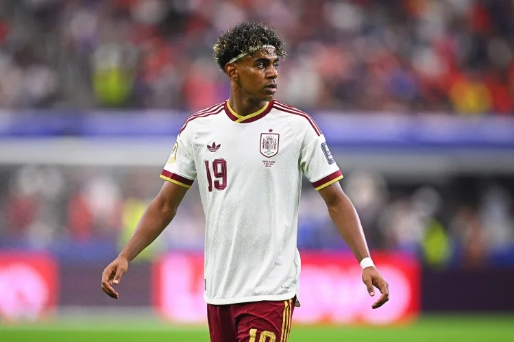 Yamal lập cột mốc chưa từng có khi đá chung kết Euro và World Cup trước tuổi 20