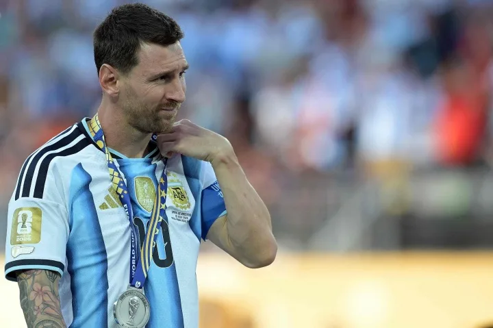 Phóng viên: Messi nói với các đồng đội trong phòng thay đồ hôm qua rằng đây là trận đấu cuối cùng của anh với đội tuyển quốc gia.
