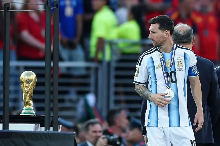 Phá tan các thuyết âm mưu! Bạn thân Messi tiết lộ: Messi sẽ sớm phá vỡ sự im lặng và làm sáng tỏ một số tin đồn