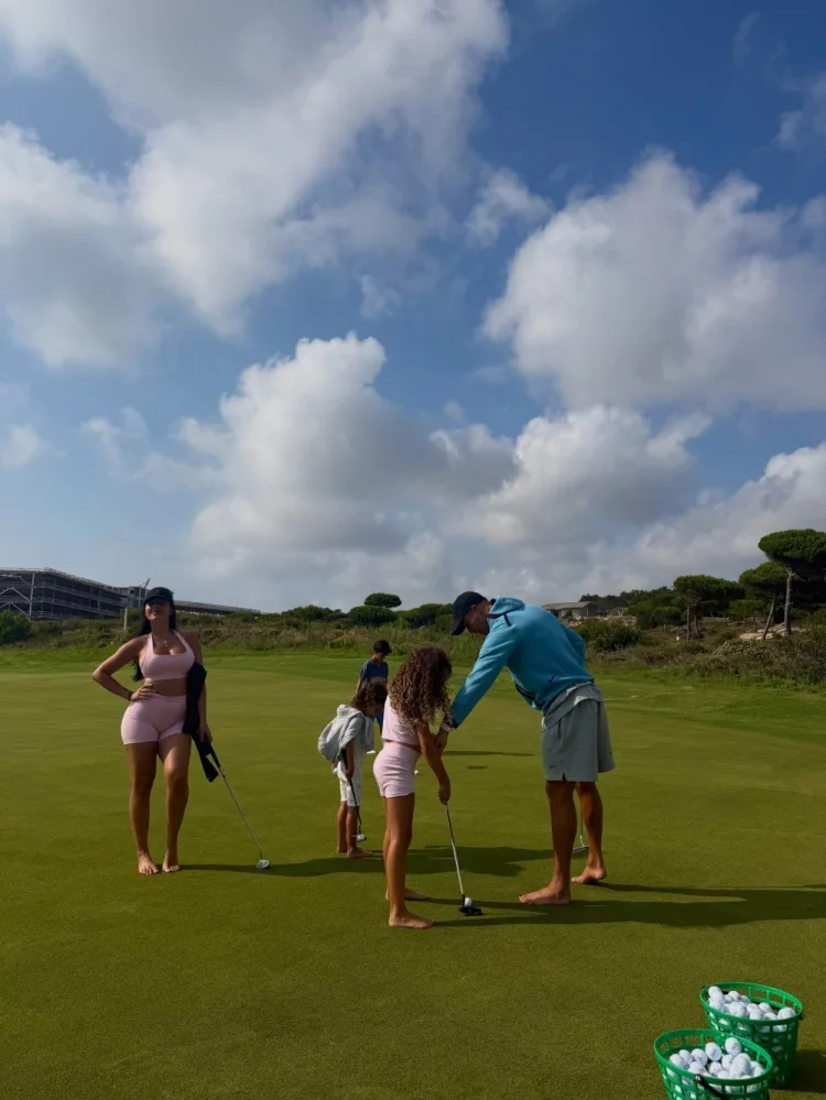 Georgina đăng ảnh chơi golf cùng Ronaldo, làm dấy lên bàn tán về đám cưới sau World Cup