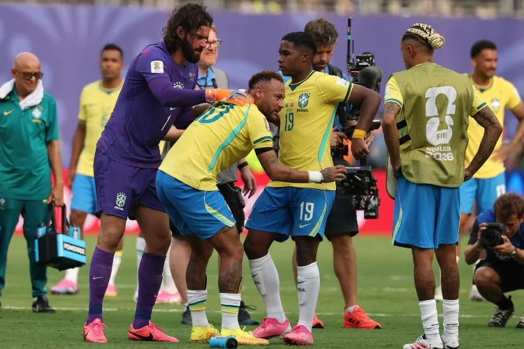 Evra: Brazil không có siêu sao nào sau Neymar Trước đây, bạn có thể dễ dàng gọi tên cả đội.