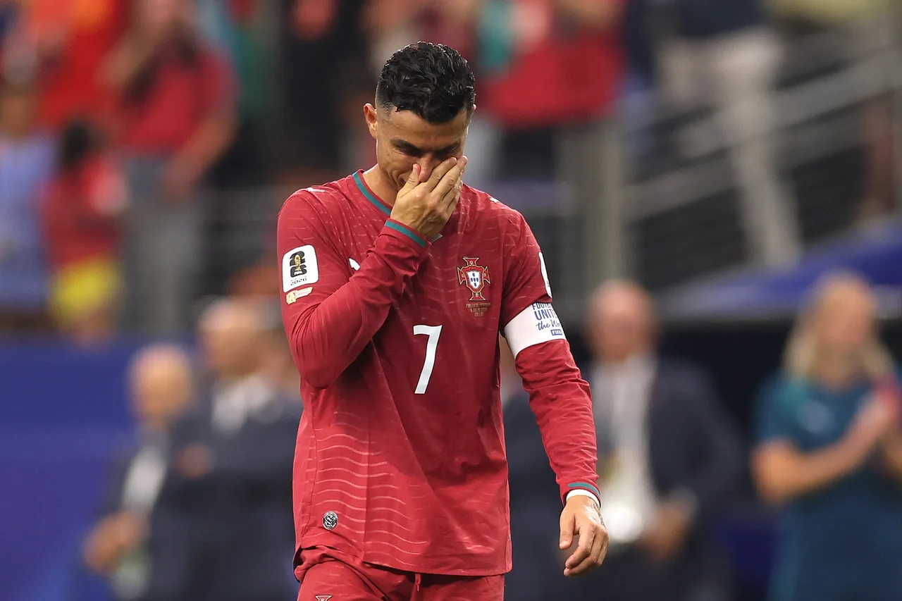 Evra: Cristiano Ronaldo thiếu sự hỗ trợ của đồng đội ở World Cup và không chiến đấu vì Messi như Argentina đã làm
