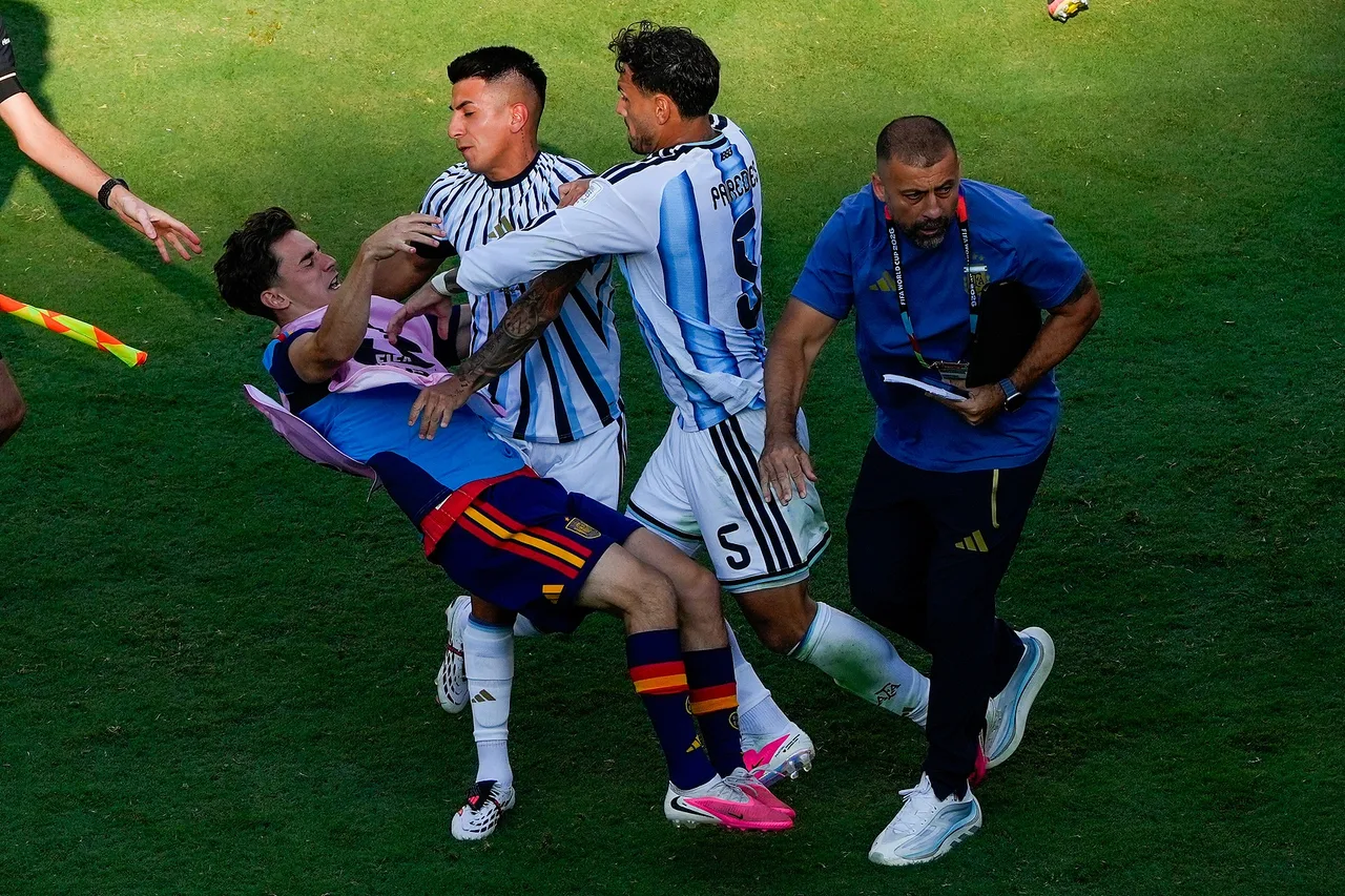 FIFA cho phép Argentina tính ba trận giao hữu vào án treo giò