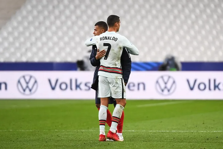 Mbappé không nghĩ sẽ khoác áo tuyển Pháp lâu như Ronaldo