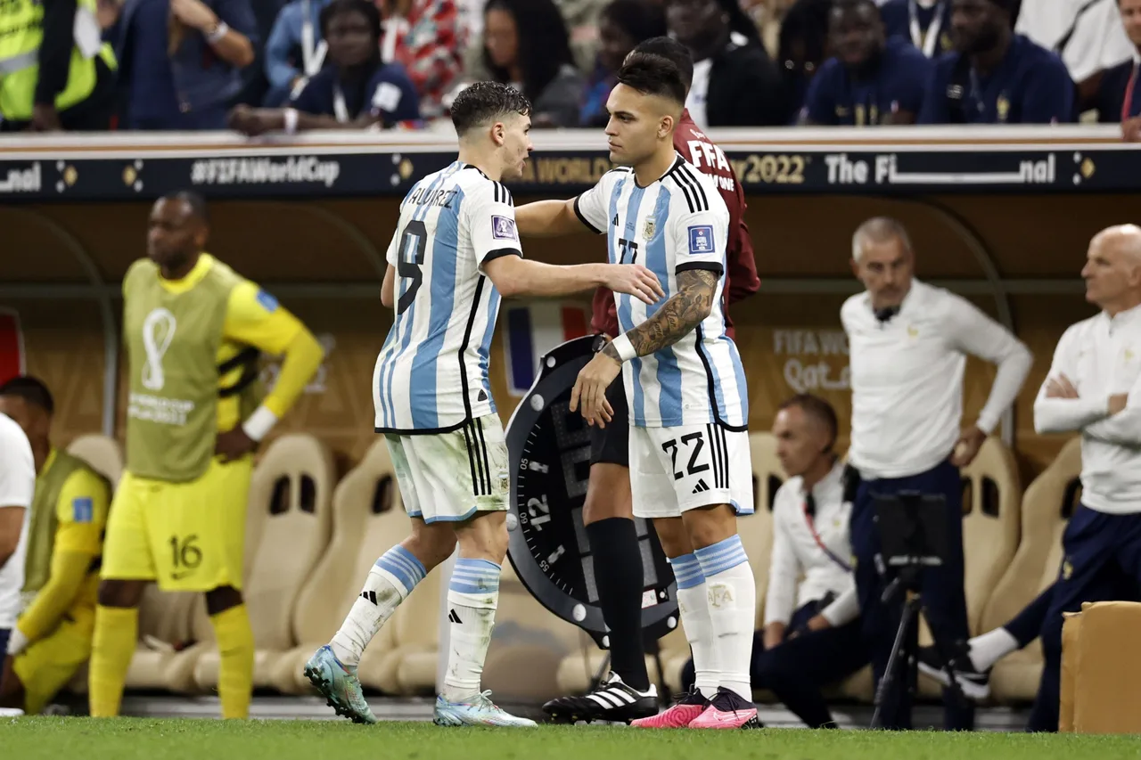 Scaloni thử cặp Lautaro - Alvarez trên hàng công tuyển Argentina