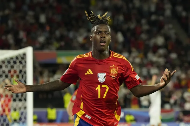 Nico Williams mong Yamal giữ nụ cười và giành Quả bóng Vàng