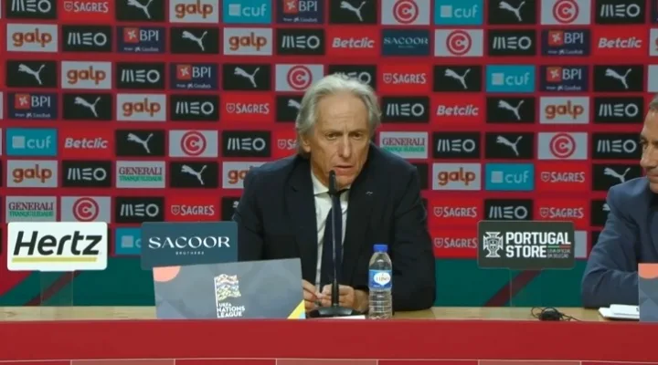Chúa Giêsu: Tôi có cùng ý tưởng với B Fee; anh ấy nói với Ronaldo rằng anh ấy không thể kết thúc sự nghiệp ở đội tuyển quốc gia trong nước mắt sau trận thua.