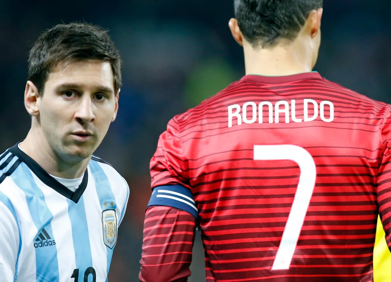 Carragher so sánh cách Messi chia tay ĐT Argentina với Ronaldo
